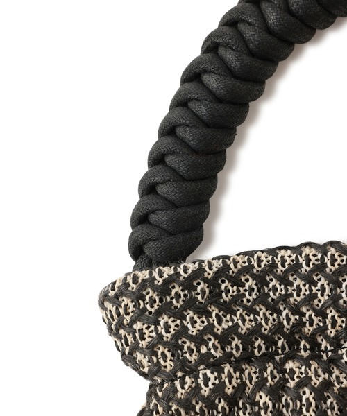 ADAM ET ROPE'(アダムエロペ)の「ブレイドハンドル巾着バッグ(ショルダーバッグ・レディース・ホワイト/ブラック・FREE)」の9枚目の写真