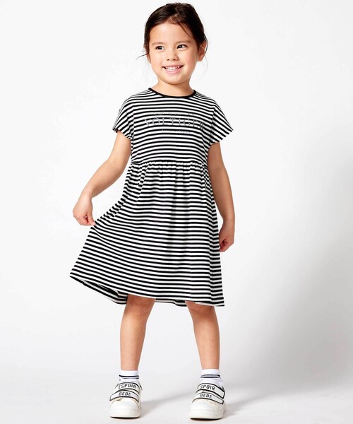 BeBe（ベベ）の「ボーダーギャザーワンピース+シアータフタロングパーカーセット（セットアップ・キッズ・ブルー/ホワイト・150cm/130cm/140cm）」の12枚目の写真