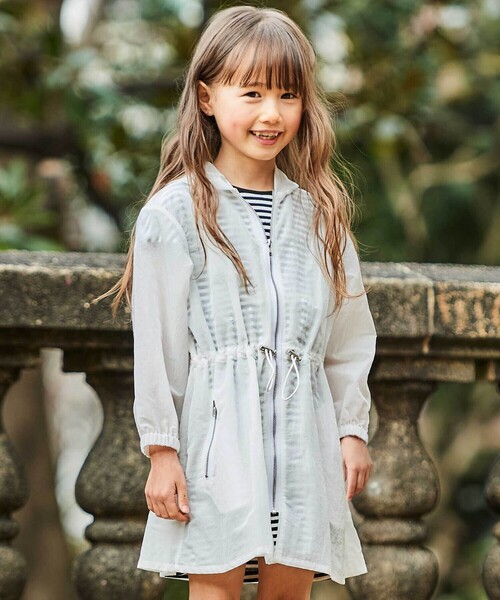 BeBe（ベベ）の「ボーダーギャザーワンピース+シアータフタロングパーカーセット（セットアップ・キッズ・ブルー/ホワイト・150cm/130cm/140cm）」の14枚目の写真