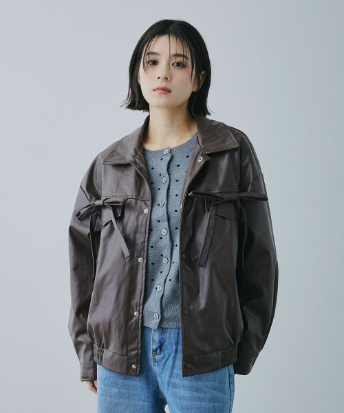 Mirette（ミレット）の「フロントリボンポケット 合成皮革 ブルゾン / Front Ribbon Pocket Jacket（ライダースジャケット・レディース・ブラウン・MEDIUM/SMALL）」の17枚目の写真