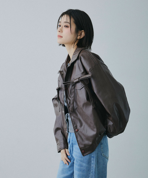 Mirette（ミレット）の「フロントリボンポケット 合成皮革 ブルゾン / Front Ribbon Pocket Jacket（ライダースジャケット・レディース・ブラウン・MEDIUM/SMALL）」の5枚目の写真