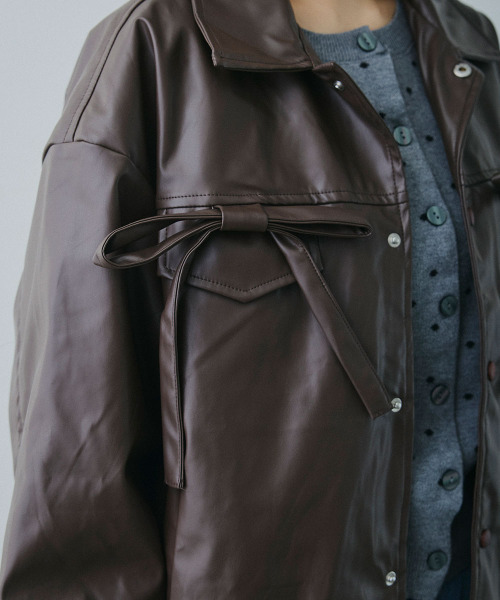 Mirette（ミレット）の「フロントリボンポケット 合成皮革 ブルゾン / Front Ribbon Pocket Jacket（ライダースジャケット・レディース・ブラウン・MEDIUM/SMALL）」の8枚目の写真