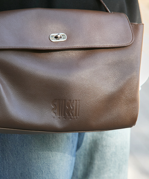 JOURNAL STANDARD(ジャーナルスタンダード)の「《追加2》別注【VARNY/ヴァーニー】 LEICESTER(ショルダーバッグ・レディース・ブラック/ブラウン・FREE)」の13枚目の写真