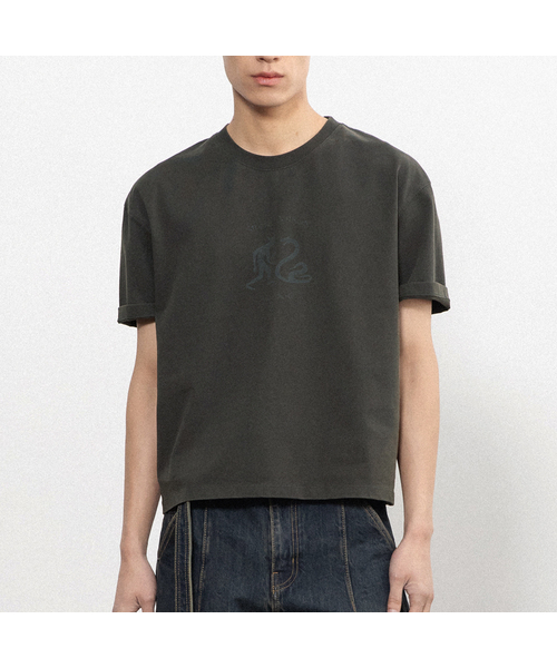 BEGIN202（ビギン202）の「[3カラー] ミョドク クロップTシャツ（Tシャツ/カットソー・メンズ・ブラック/グレー/チャコール・1/2/3）」の3枚目の写真