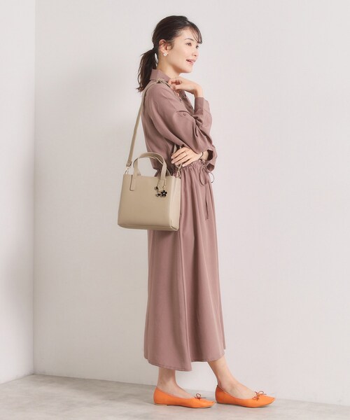 ITS'DEMO（イッツデモ）の「フラワーチャーム付2WAYトート（ハンドバッグ・レディース・サックスブルー/アイボリー・00）」の6枚目の写真