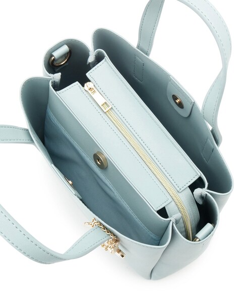 ITS'DEMO（イッツデモ）の「フラワーチャーム付2WAYトート（ハンドバッグ・レディース・サックスブルー/アイボリー・00）」の14枚目の写真