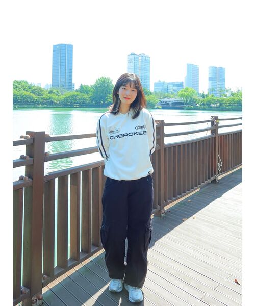 JEEP(ジープ)の「チェロキー レーシング Vネック スウェット (JP5TSU827WH)(スウェット・レディース・その他・LARGE/MEDIUM/SMALL/X-LARGE)」の8枚目の写真