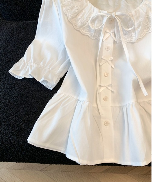 LUCPY(ラクピー)の「レースフリルカラーペプラムブラウス(シャツ/ブラウス・レディース・ブルー/ホワイト・SMALL/MEDIUM/LARGE)」の5枚目の写真