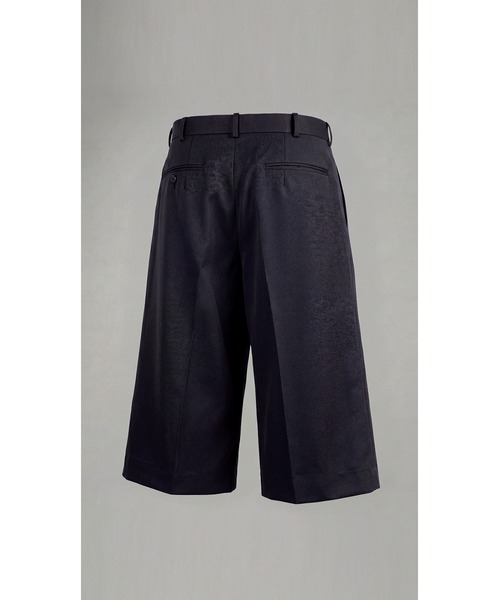 JOHN LAWRENCE SULLIVAN(ジョンローレンスサリバン)の「WOOL GABARDINE TUCKED WIDE SHORTS(その他パンツ・メンズ・ブラック・44/46)」の2枚目の写真