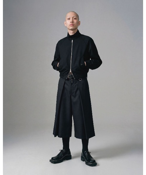 JOHN LAWRENCE SULLIVAN(ジョンローレンスサリバン)の「WOOL GABARDINE TUCKED WIDE SHORTS(その他パンツ・メンズ・ブラック・44/46)」の4枚目の写真