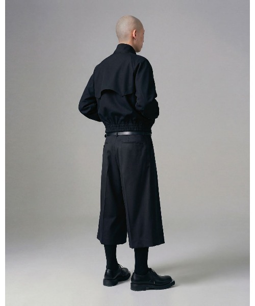 JOHN LAWRENCE SULLIVAN(ジョンローレンスサリバン)の「WOOL GABARDINE TUCKED WIDE SHORTS(その他パンツ・メンズ・ブラック・44/46)」の5枚目の写真