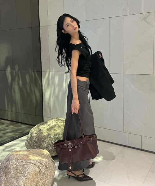 RAIMENT（レイメント）の「Stud Strap Boat Bag_Red Brown（ショルダーバッグ・レディース・その他・FREE）」の6枚目の写真