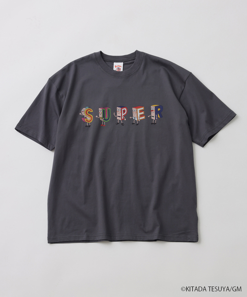 JOURNAL STANDARD relume(ジャーナルスタンダード レリューム)の「Pちゃん / アルファベッツ "SUPER" アルファベット Tシャツ(Tシャツ/カットソー・メンズ・ブラック系その他/ホワイト・LARGE/MEDIUM)」の2枚目の写真