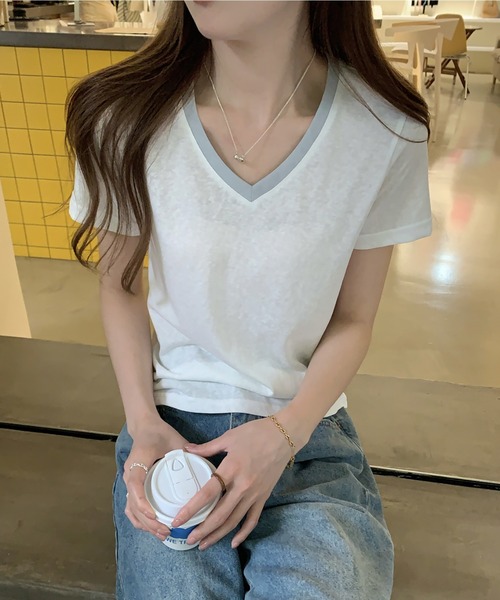 Girly Doll（ガーリードール）の「配色VネックTシャツ（Tシャツ/カットソー・レディース・ホワイト/ブラック・M/L）」の2枚目の写真