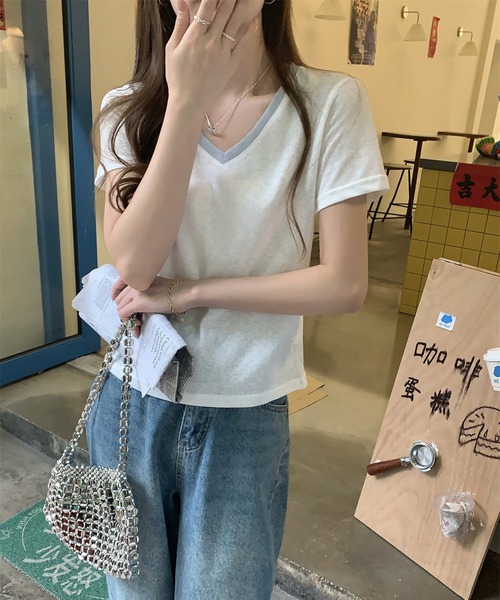Girly Doll（ガーリードール）の「配色VネックTシャツ（Tシャツ/カットソー・レディース・ホワイト/ブラック・M/L）」の22枚目の写真