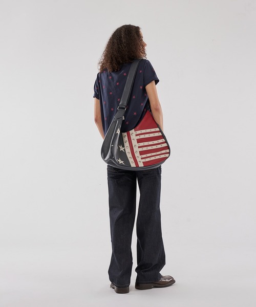 WISH FOR EVER(ウィッシュフォーエバー)の「STAR STUDS FLAG SHOULDER BAG/スタースタッズフラッグショルダーバッグ(ショルダーバッグ・メンズ・ネイビー/ブラック・ONE SIZE)」の4枚目の写真