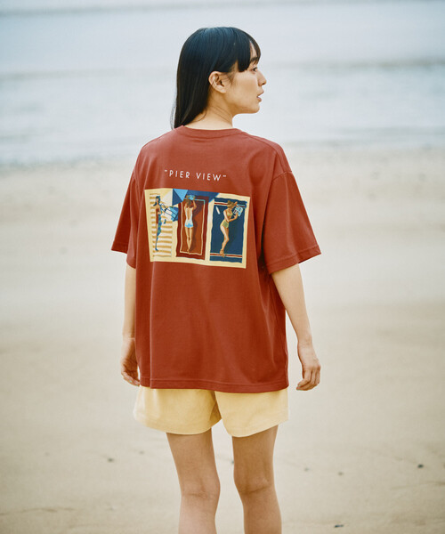 FREAK'S STORE(フリークスストア)の「GREENROOM GALLERY × FREAK'S STORE / グリーンルームギャラリー 別注 Tyler Warren 半袖Tシャツ(Tシャツ/カットソー・メンズ・レッド/チャコールグレー/ホワイト・MEDIUM/LARGE)」の3枚目の写真