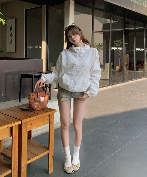 NoBelle(ノベル)の「アウトドアフード付き ジッパージャケット(ナイロンジャケット・レディース・グレー/ホワイト・M)」の8枚目の写真