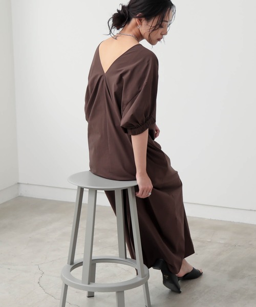 for/c(フォーシー)の「ボリュームスリーブワンピース【サスティナブル】(ワンピース・レディース・ネイビー/ブラック/ブラウン・TM/L/M/PM)」の3枚目の写真