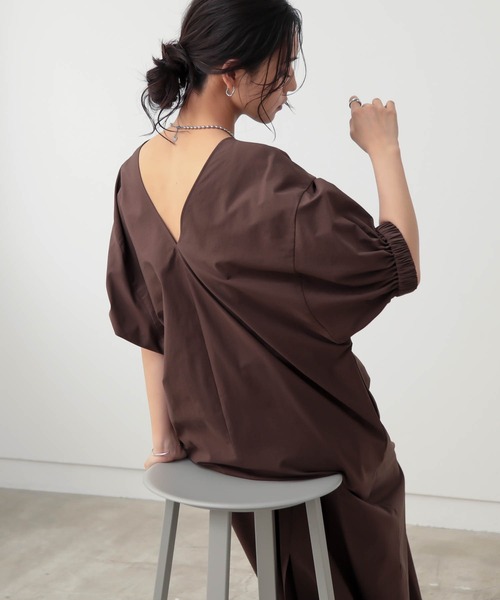 for/c(フォーシー)の「ボリュームスリーブワンピース【サスティナブル】(ワンピース・レディース・ネイビー/ブラック/ブラウン・TM/L/M/PM)」の4枚目の写真