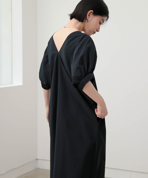 for/c(フォーシー)の「ボリュームスリーブワンピース【サスティナブル】(ワンピース・レディース・ネイビー/ブラック/ブラウン・TM/L/M/PM)」の12枚目の写真