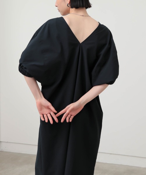 for/c(フォーシー)の「ボリュームスリーブワンピース【サスティナブル】(ワンピース・レディース・ネイビー/ブラック/ブラウン・TM/L/M/PM)」の13枚目の写真