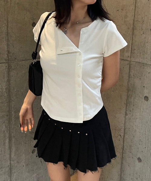 ROGER AND RAW(ロジャーアンドロウ)の「アシメボタン半袖トップス(Tシャツ/カットソー・レディース・ホワイト/ブラック・FREE)」の18枚目の写真