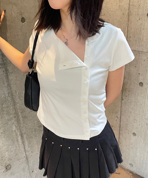 ROGER AND RAW(ロジャーアンドロウ)の「アシメボタン半袖トップス(Tシャツ/カットソー・レディース・ホワイト/ブラック・FREE)」の14枚目の写真