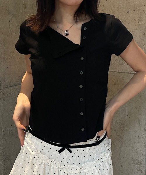 ROGER AND RAW(ロジャーアンドロウ)の「アシメボタン半袖トップス(Tシャツ/カットソー・レディース・ホワイト/ブラック・FREE)」の10枚目の写真