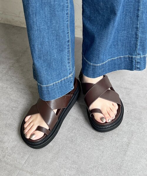 un dix cors(アンディコール)の「クロスバンドサンダル(サンダル・レディース・ブラック/ブラウン・LARGE/MEDIUM)」の1枚目の写真