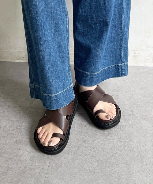 un dix cors(アンディコール)の「クロスバンドサンダル(サンダル・レディース・ブラック/ブラウン・LARGE/MEDIUM)」の6枚目の写真
