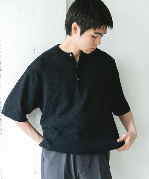 URBAN RESEARCH DOORS(アーバンリサーチドアーズ)の「『吸水速乾/防シワ/イージーケア/UVカット』DRYMIX カノコ ショートスリーブヘンリーネックニット(ニット/セーター・メンズ・ブラック/グレー・MEDIUM/LARGE)」の6枚目の写真