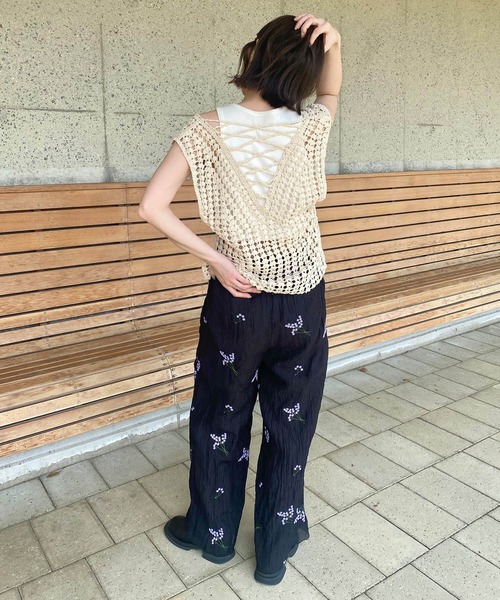 ISOOK（アイスー）の「クロシェニットベスト(kiharu) / バックデザイン サマーニット ボヘミアン ロング丈 クロシェニット タンクトップ レイヤード 重ね着（ベスト・レディース・ベージュ・FREE）」の16枚目の写真
