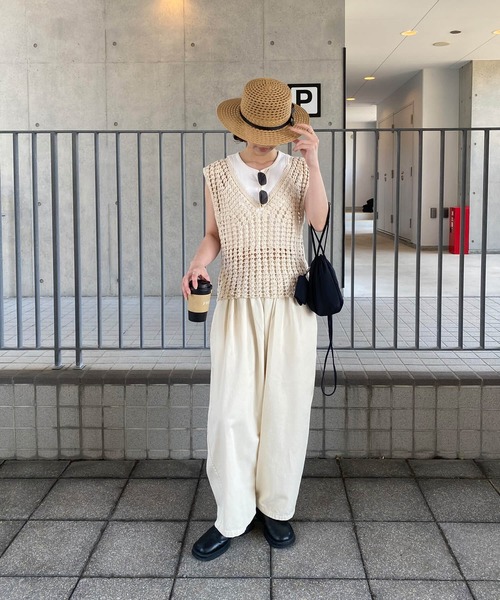 ISOOK（アイスー）の「クロシェニットベスト(kiharu) / バックデザイン サマーニット ボヘミアン ロング丈 クロシェニット タンクトップ レイヤード 重ね着（ベスト・レディース・ベージュ・FREE）」の4枚目の写真