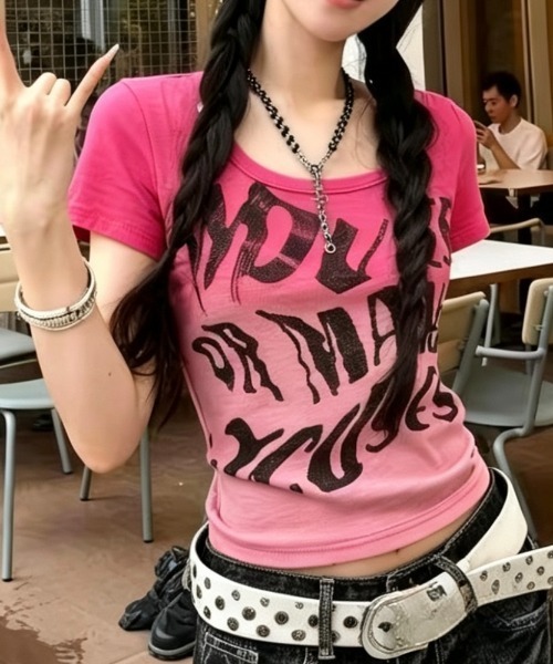 Lis ardent(リスアルダン)の「英字前プリント ヴィンテージ風ロゴグラフィックTシャツ / フェアリーグランジコンパクトトップス(Tシャツ/カットソー・レディース・ブルー/ブラック/ブラウン/ピンク・M)」の4枚目の写真