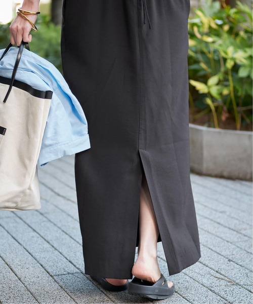 SLOBE IENA(スローブイエナ)の「《2枚セット/追加3》アイラインキャミワンピース×ノースリーブTEEセット(ワンピース・レディース・ブラック・FREE)」の18枚目の写真