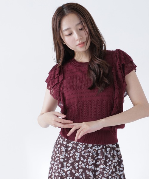 NATURAL BEAUTY BASIC(ナチュラルビューティーベーシック)の「レースフリルミックスニット(ニット/セーター・レディース・ブラック/オフホワイト/バーガンディー・フリ-)」の1枚目の写真