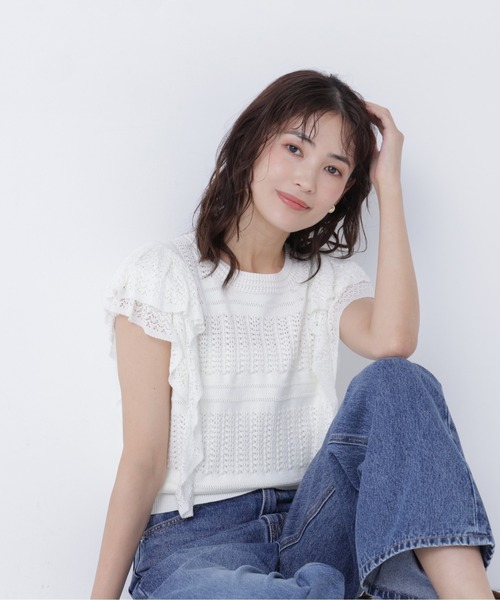 NATURAL BEAUTY BASIC(ナチュラルビューティーベーシック)の「レースフリルミックスニット(ニット/セーター・レディース・ブラック/オフホワイト/バーガンディー・フリ-)」の2枚目の写真