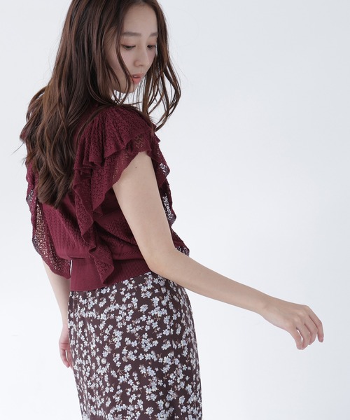 NATURAL BEAUTY BASIC(ナチュラルビューティーベーシック)の「レースフリルミックスニット(ニット/セーター・レディース・ブラック/オフホワイト/バーガンディー・フリ-)」の4枚目の写真