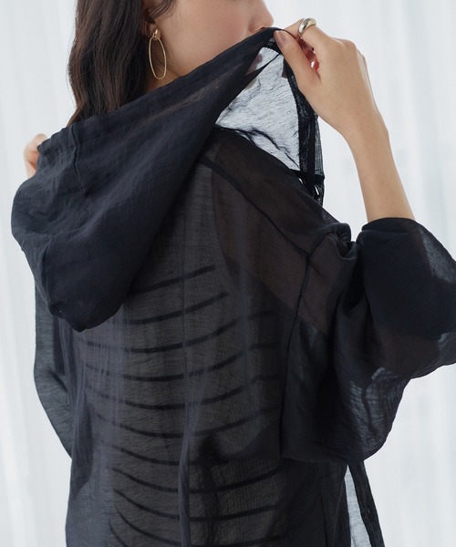 KOBE LETTUCE(コウベレタス)の「シアーロングシャツパーカー(シャツ/ブラウス・レディース・ブラック/ホワイト/ブルー・M)」の14枚目の写真
