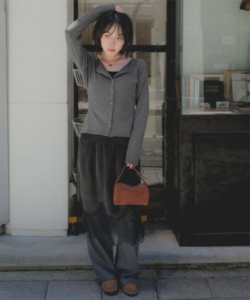 miette(ミエット)の「レイヤード風長袖トップス(Tシャツ/カットソー・レディース・クリーム/チャコール/ブラック・S/M/L)」の20枚目の写真