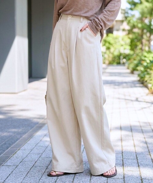 Rouge vif(ルージュヴィフ)の「【吸水速乾/UVカット】スパンポリストレッチツイルワイドパンツ(その他パンツ・レディース・アイボリー/ベージュ・38/36)」の2枚目の写真