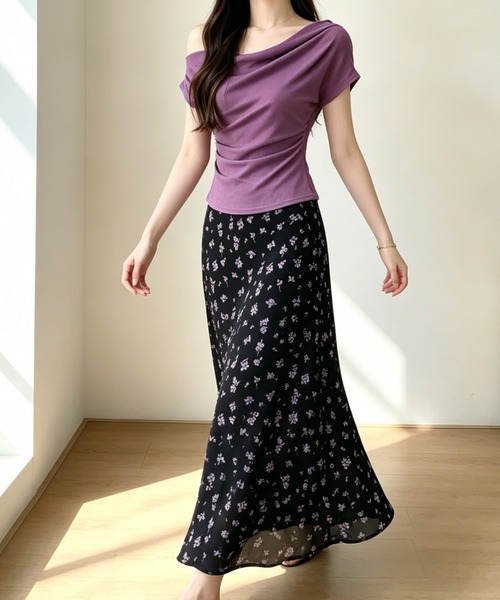 AMAJI(アマジ)の「オフショルダーTシャツ + 花柄 ハイウエスト Aライン マーメイドロングスカート セットアップ(セットアップ・レディース・パープル・LARGE/MEDIUM)」の1枚目の写真