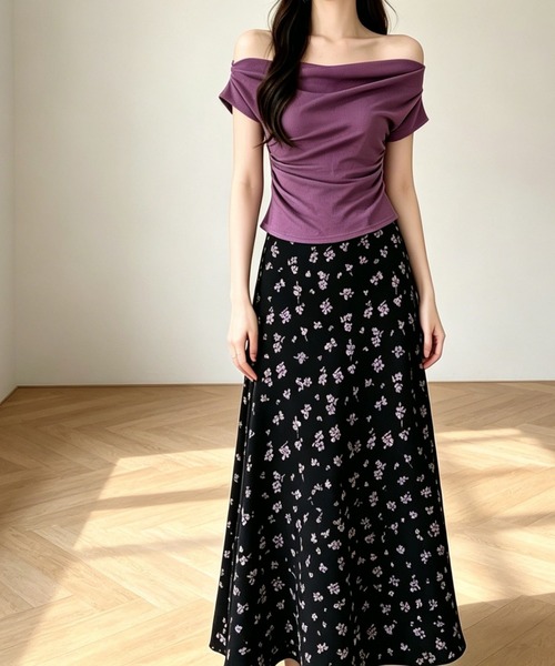 AMAJI(アマジ)の「オフショルダーTシャツ + 花柄 ハイウエスト Aライン マーメイドロングスカート セットアップ(セットアップ・レディース・パープル・LARGE/MEDIUM)」の2枚目の写真