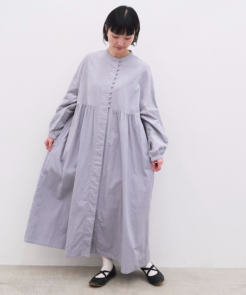 l'atelier du savon（アトリエドサボン）の「シャツコール　ころころボタンロングワンピース（ワンピース・レディース・サックスブルー/ボルドー/ピンク/アイボリー・FREE）」の2枚目の写真