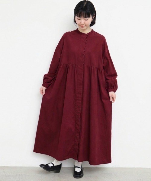 l'atelier du savon（アトリエドサボン）の「シャツコール　ころころボタンロングワンピース（ワンピース・レディース・サックスブルー/ボルドー/ピンク/アイボリー・FREE）」の4枚目の写真