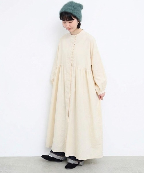 l'atelier du savon（アトリエドサボン）の「シャツコール　ころころボタンロングワンピース（ワンピース・レディース・サックスブルー/ボルドー/ピンク/アイボリー・FREE）」の5枚目の写真