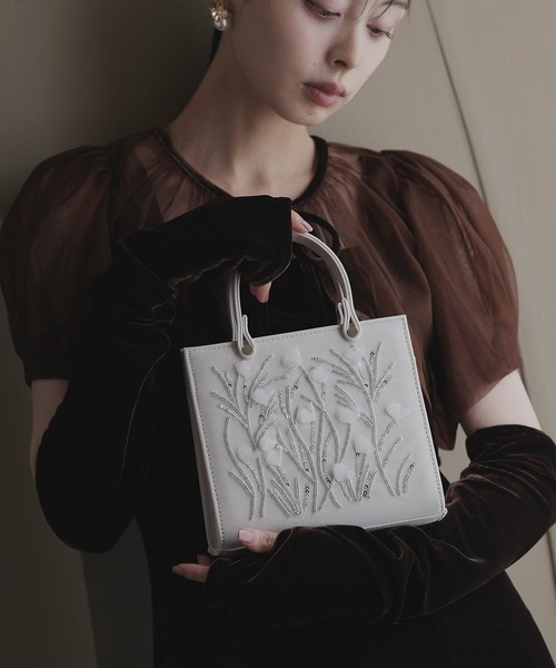 RUIRUE BOUTIQUE(ルイルエブティック)の「ボタニカル ビジュー ハンドバッグ | レディースバッグ・結婚式バッグ・パーティー用バッグ・オケージョンバッグ・フォーマルバッグ・パーティーバッグ・鞄・ハンドバック・ショルダーバッグ(ハンドバッグ・レディース・ベージュ/シルバー/ブラック・FREE)」の1枚目の写真