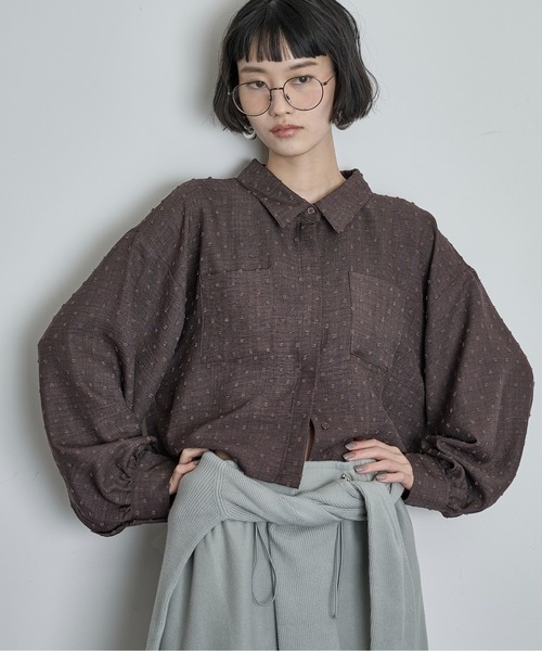 THE YOn(ザヨン)の「ドビードットクロップドポケットシャツ(シャツ/ブラウス・レディース・ブラウン/ブラック/プラム・FREE)」の2枚目の写真