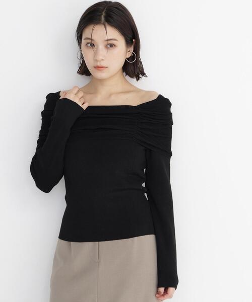 NATURAL BEAUTY BASIC(ナチュラルビューティーベーシック)の「アシメオフショルニット(ニット/セーター・レディース・ブラウン/ブラック/オフホワイト・フリ-)」の1枚目の写真
